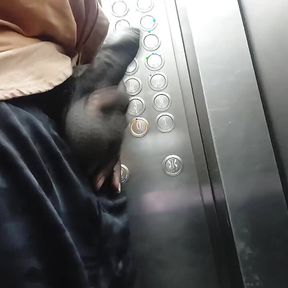 lift showing and handjob