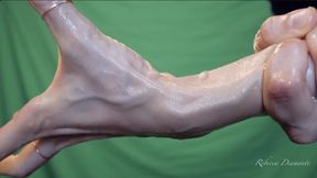 Rebecca Diamante's big hands veins