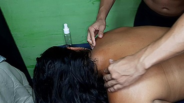 Un masaje erótico para una rica madura