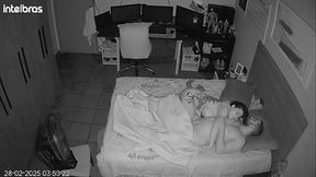 Sexo bruto no ch&atilde_o da sala com c&acirc_mera &quot_escondida&quot_ registrando cada estocada