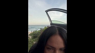 Parei no meio da estrada com meu vizinho e fudemks ali mesmo de frente pra praia