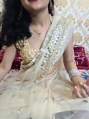 Real couple nice saree and boobs lick
