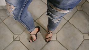 SexyStilettoSandalsAndJeans (WMV)