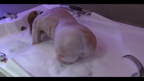 My Friend&#039;s Beautiful Wife Enjoys the Jacuzzi in the Motel Before Fucking Her, She Loves Cock