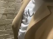 Khi Lavene golden shower