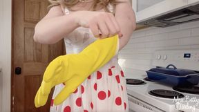 Housewife Gets Naughty w Rubber Gloves WMV