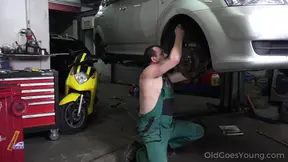 Pretty mechanic's girl gets face fucked with fresh sperm