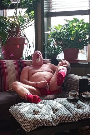 Bear Jerks off in Flip Flops - Bonus Feature Included at the End