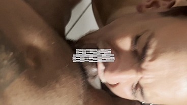 Favelado da rua me fez de putinha me colocando pra mama gozou na minha cara