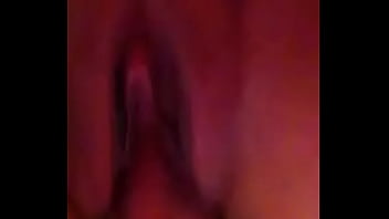 ma ch&eacute_rie s'_amuse sur ma queue