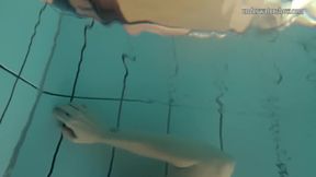 Loris Licicia Bouncing Her Tits Underwater