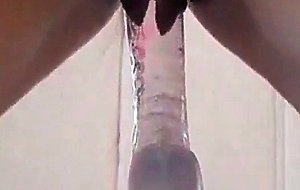 Deutsche Milf mit dicken Eutern fickt Dildo
