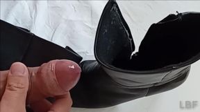 Everyday boots fuck and squirt under time pressure