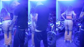 teniendo sexo con el mecanico despues de que arreglo mi moto