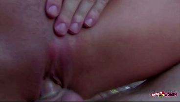 Bimbo is posing on the beach in a bikini and screws wildly in the ass