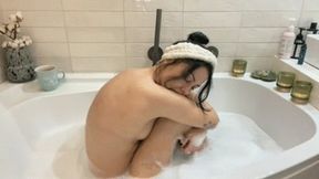 SunnyBunny in the bathtub, BIG FARTS - wmv
