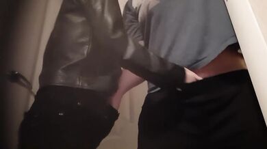 We quickly jerked off each other's pussies in the toilet and cum - IkaSmokS