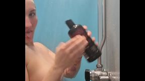 Douche &agrave_ la salle de sport _)