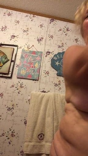 Come take a sexy shower with Nikki