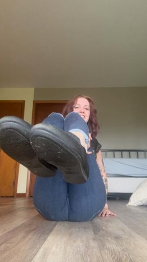 Feet in Flats 😍😍