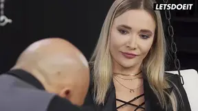 Blonde babe in garter stockings spreads her shaved cunt and gets tongue-fucked