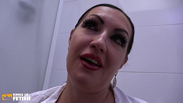 Horny man bangs tight ass of a tattooed MILF before she suck his friends