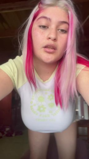 Curvy model showcases her big boobs on onlyfans