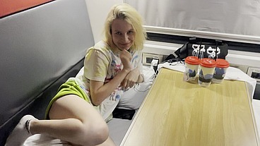 Passionate fuck of the amateur girl in the night train