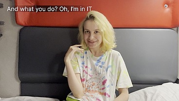 Passionate fuck of the amateur girl in the night train