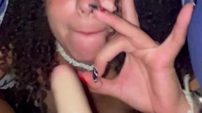 (JOI) Hermanastra gentil te saca LA LECHE antes de una cena familiar