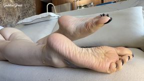 Suck every inch of my feet now - Goddess Grazi