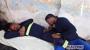 dois trabalhares de construcao foram pego fodendo na obra