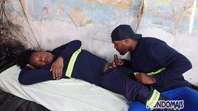 dois trabalhares de construcao foram pego fodendo na obra