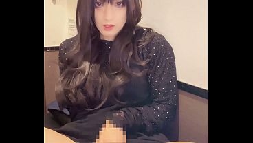 【個撮】巻き髪美女女装が静かにオナニーする動画