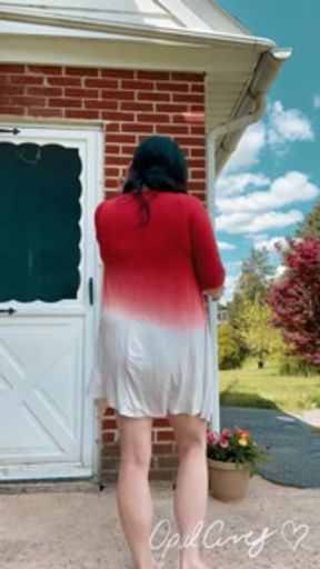 Flashing my pussy while cars drive by and power pissing outside