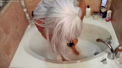 Cyno Cosplay Oiling up in the Tub
