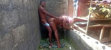 Nigerian Lady Got Fucked by Her Neighbor When Going to Take Her Bath See How Sh Take That Cum