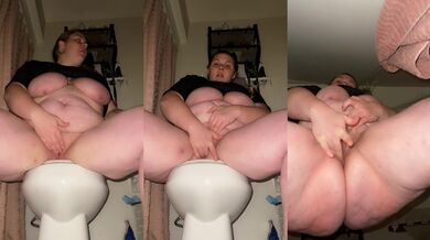 Horny BBW girl masterbates in the bathroom