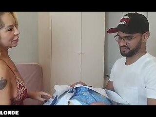 Cuckold gifts wife with a big-dicked stud. Fuck my pussy for my cuckold to see.