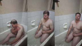 hot hunk jack off and play with with him self and cum in the bathtub