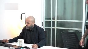 dei pro chefe enquanto comia o filho dele.