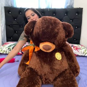 JhoanitaCat playing with her teddy masturbates him and fucks him in the ass