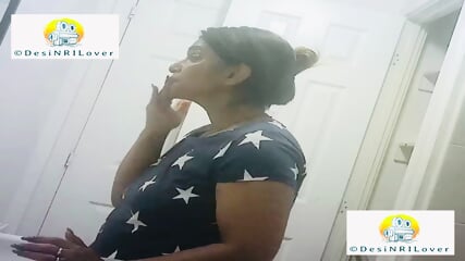 Hiddencam Bathroom Video Of Desi NRI Bengali Bhabhi Doing Night Skincare Routine