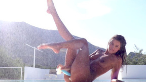 Melena Tara fills the pool with twat juices