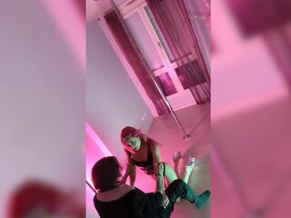 Amateur Français - Pari perdu, ma meilleure amie Noochka me doit un Striptease ET ELLE LE FAIT !