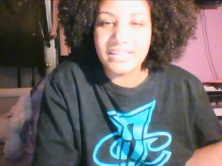 BLACK GIRL PLAYS WITH HER DILDO ON WEBCAM