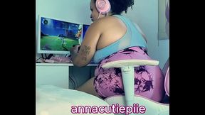 BBW Gamer Girl Farting for online friends