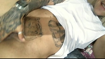 Homem trans depois de gozar gostoso