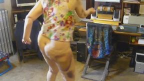 Erotic dance on Keep On Dancing song