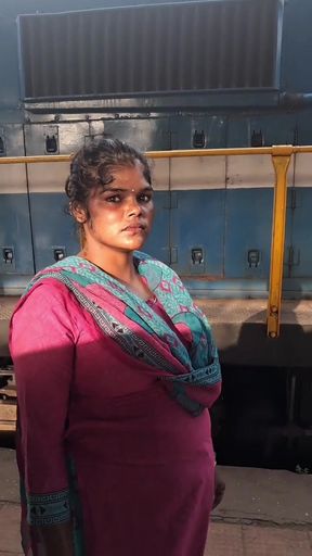 😱INDIAN TRAIN VALI BHABHI girl have sex with step brother Xxx , Desi Village Doggy style rough hardcore College girl tight